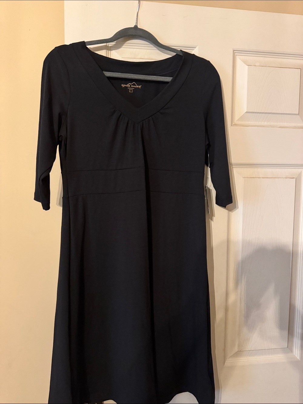 NWT Eddie Bauer 3/4 length sleeve V-Neck Travex Travel